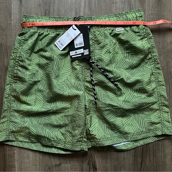 Boardwalk swim trunks - Picture 7 of 9